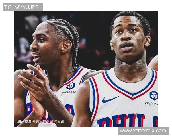 外国球迷模仿NBA巨星技巧踢足球展现超凡运动天赋与创意